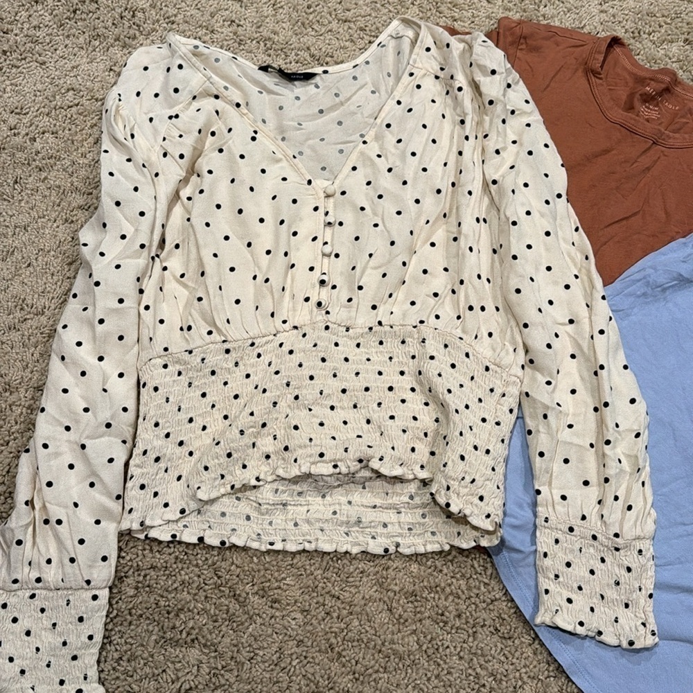 Women’s American Eagle tops - Picture 2 of 4